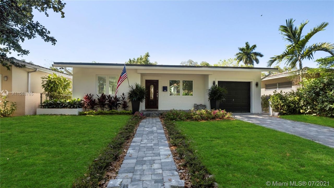 Recently Sold: $740,000 (3 beds, 2 baths, 1978 Square Feet)