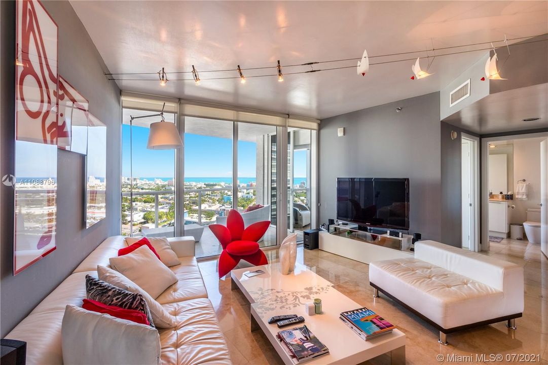 Recently Sold: $1,450,000 (2 beds, 2 baths, 1400 Square Feet)