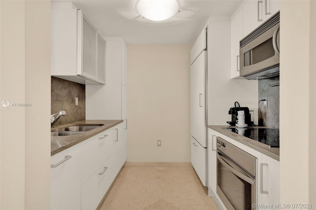 Recently Rented: $4,500 (1 beds, 1 baths, 851 Square Feet)