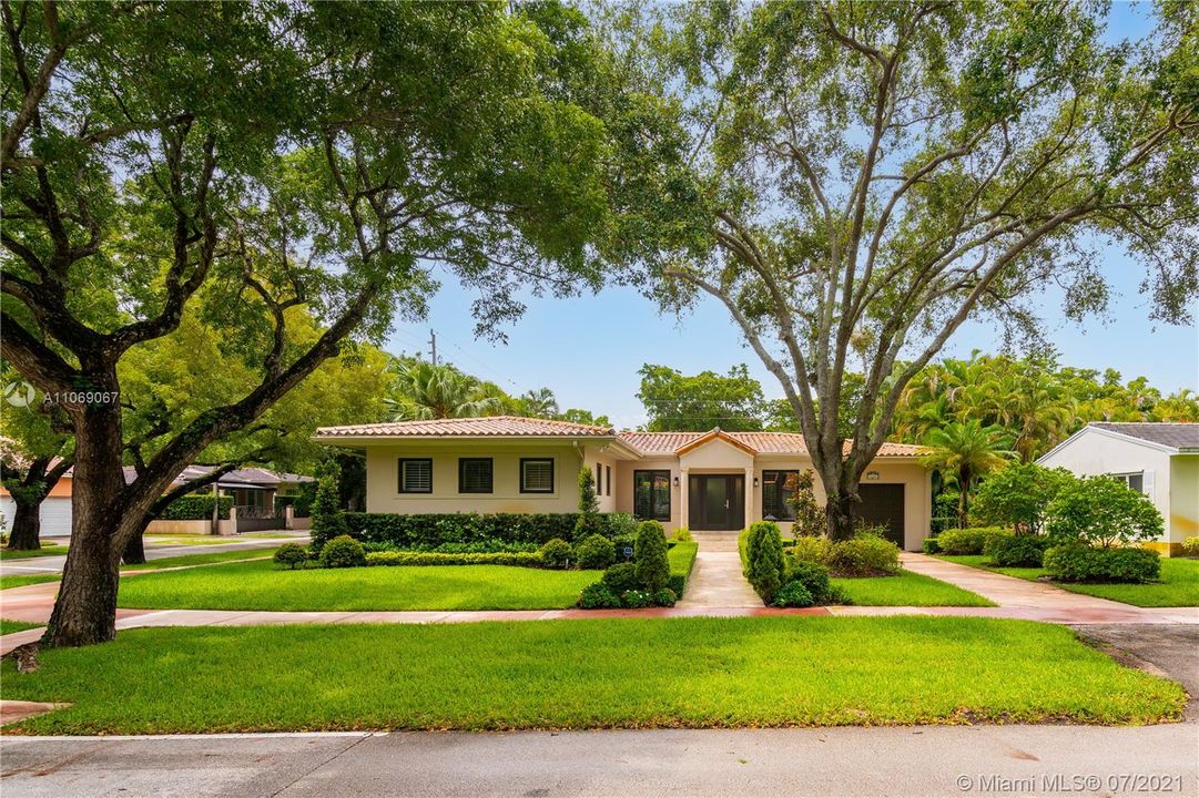 Recently Sold: $1,299,000 (3 beds, 2 baths, 2032 Square Feet)