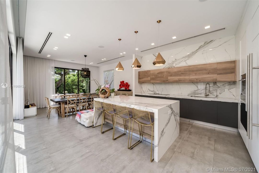 Recently Sold: $4,599,000 (5 beds, 5 baths, 3614 Square Feet)