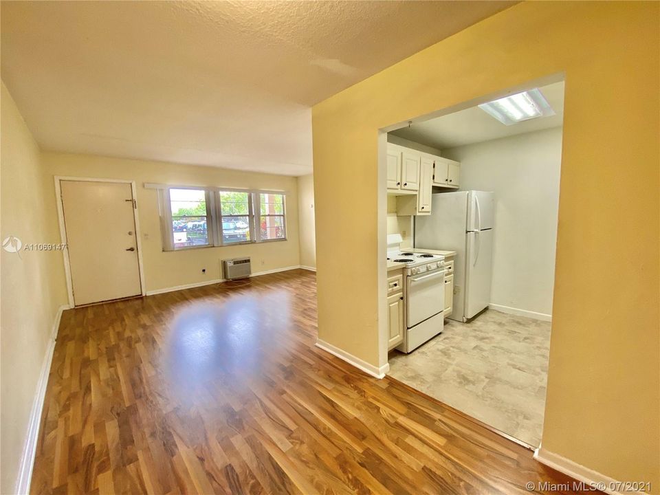 Recently Rented: $1,100 (1 beds, 1 baths, 685 Square Feet)