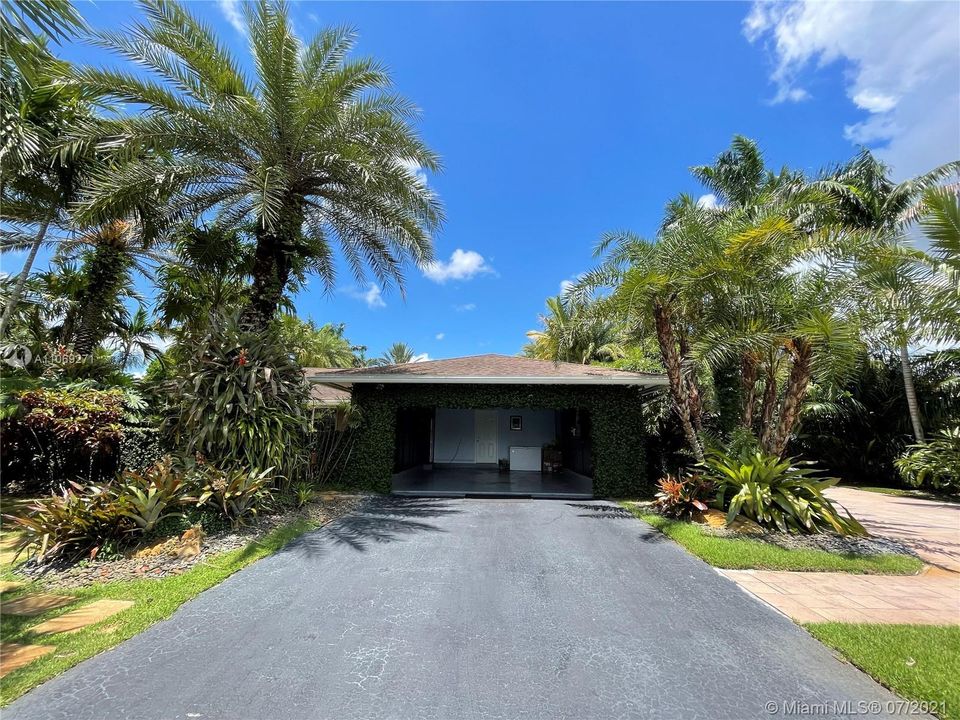 Recently Sold: $1,315,000 (4 beds, 3 baths, 3210 Square Feet)