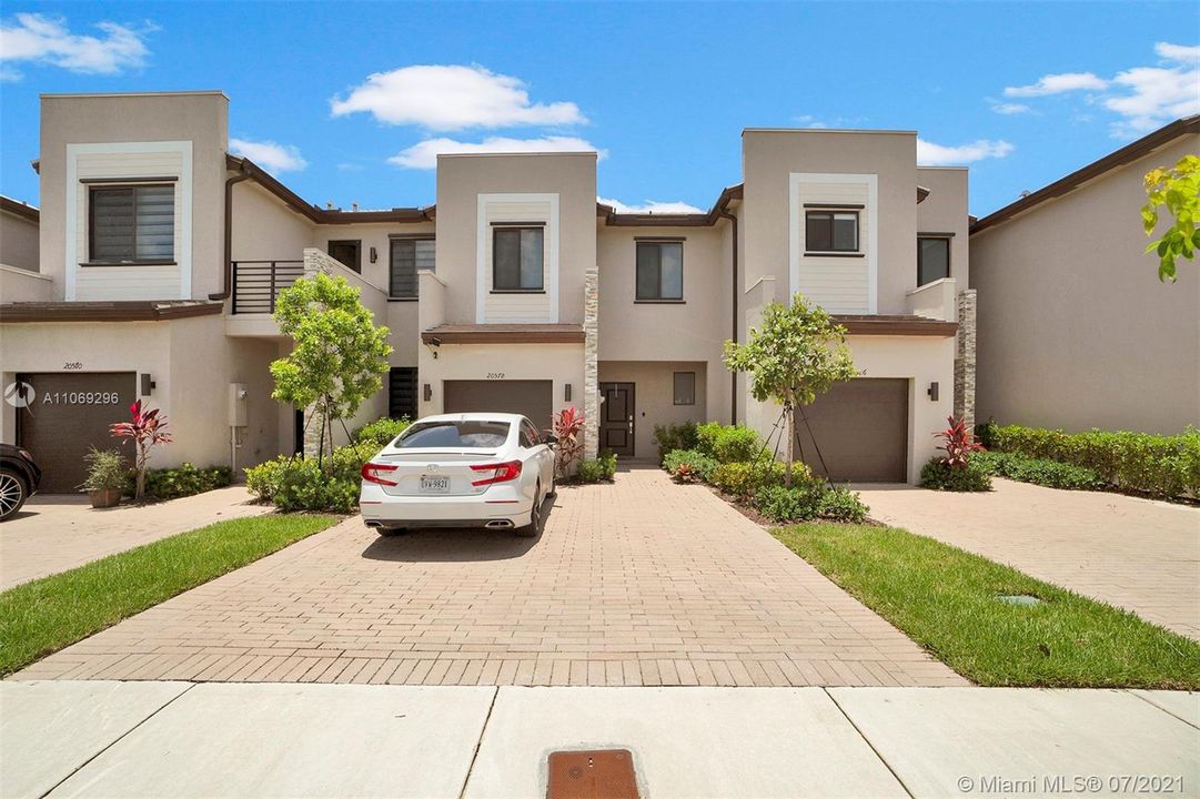 Vendido Recientemente: $385,000 (3 camas, 2 baños, 1378 Pies cuadrados)