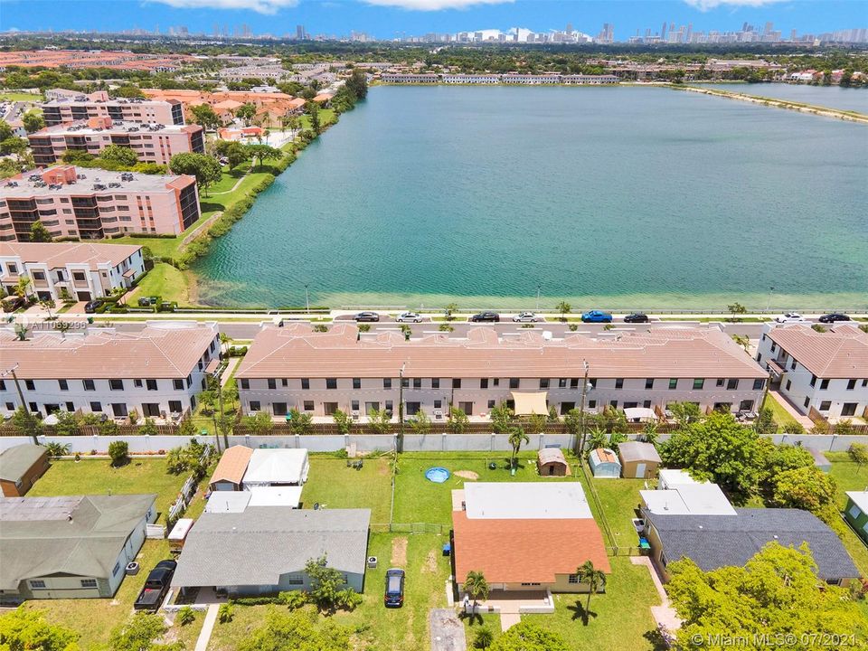 Vendido Recientemente: $385,000 (3 camas, 2 baños, 1378 Pies cuadrados)