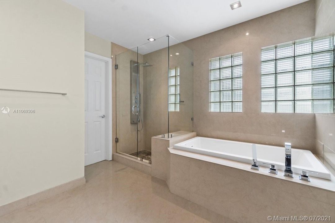 Недавно продано: $849,500 (4 спален, 3 ванн, 2456 Квадратных фут)
