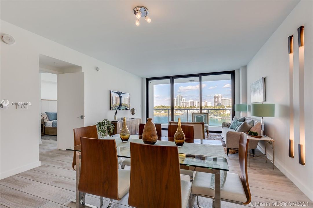 Recently Sold: $1,590,000 (3 beds, 3 baths, 1672 Square Feet)