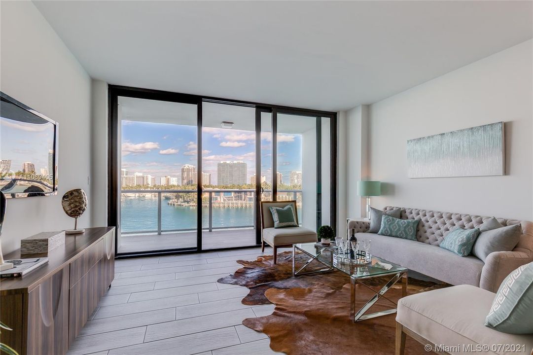 Recently Sold: $1,590,000 (3 beds, 3 baths, 1672 Square Feet)