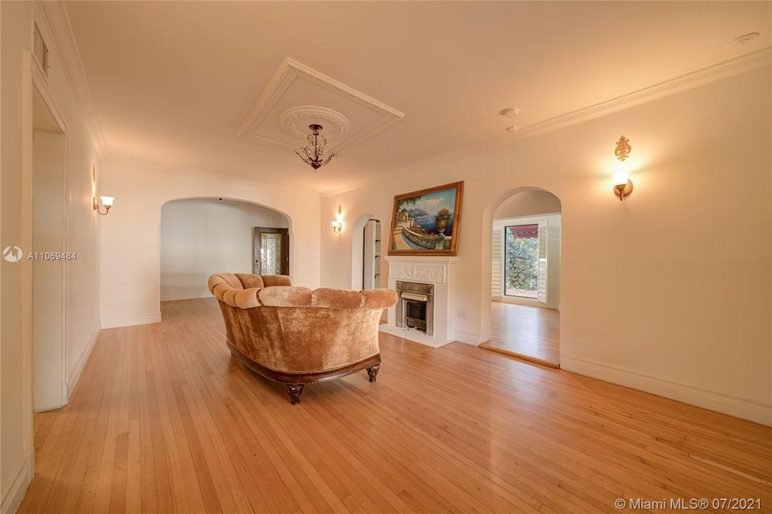 Недавно продано: $1,050,000 (3 спален, 3 ванн, 2146 Квадратных фут)