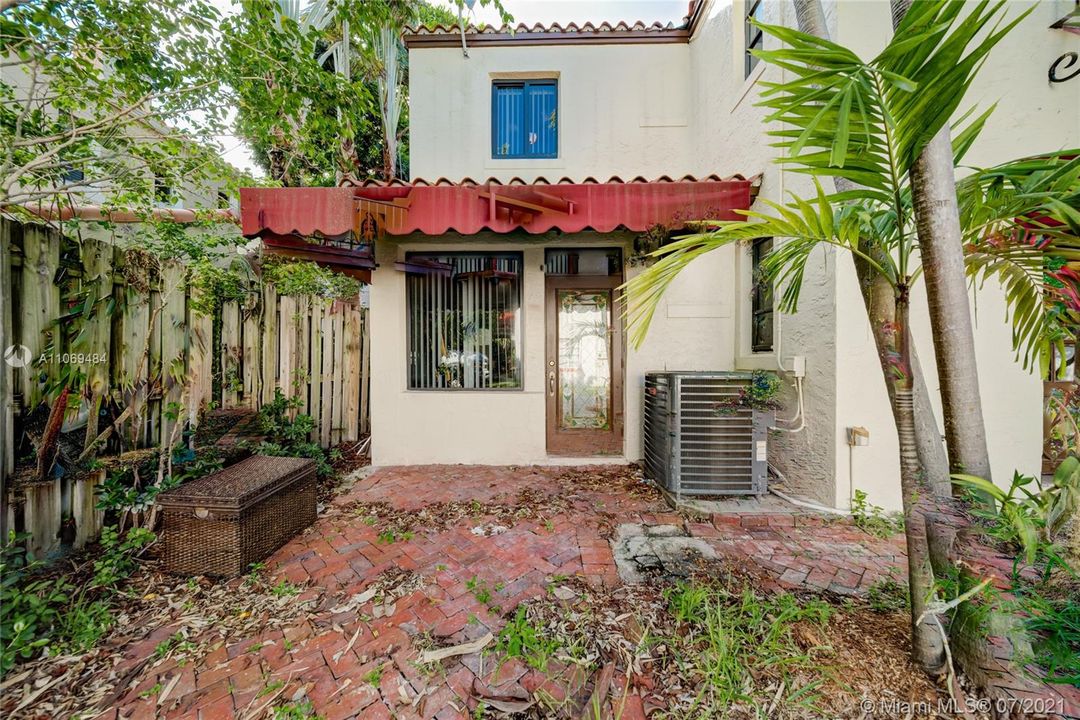 Recently Sold: $1,050,000 (3 beds, 3 baths, 2146 Square Feet)