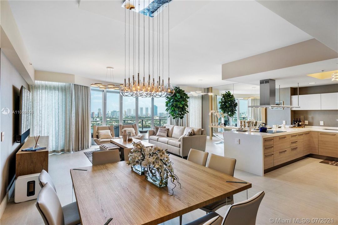 Recently Sold: $1,995,000 (2 beds, 2 baths, 2080 Square Feet)