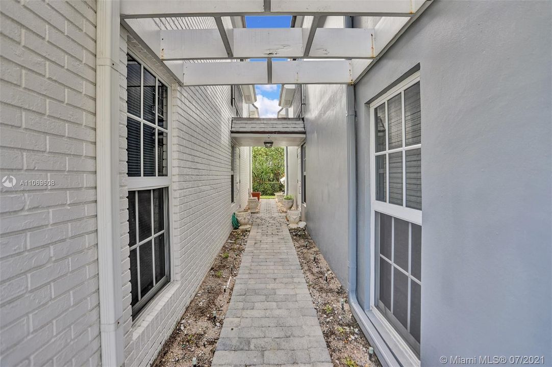 Недавно продано: $699,000 (3 спален, 2 ванн, 1618 Квадратных фут)