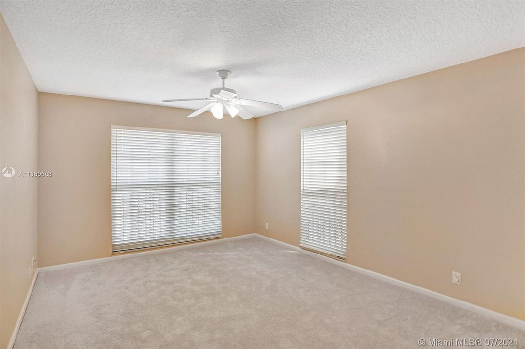 Недавно продано: $699,000 (3 спален, 2 ванн, 1618 Квадратных фут)