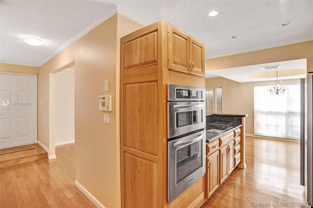 Недавно продано: $699,000 (3 спален, 2 ванн, 1618 Квадратных фут)