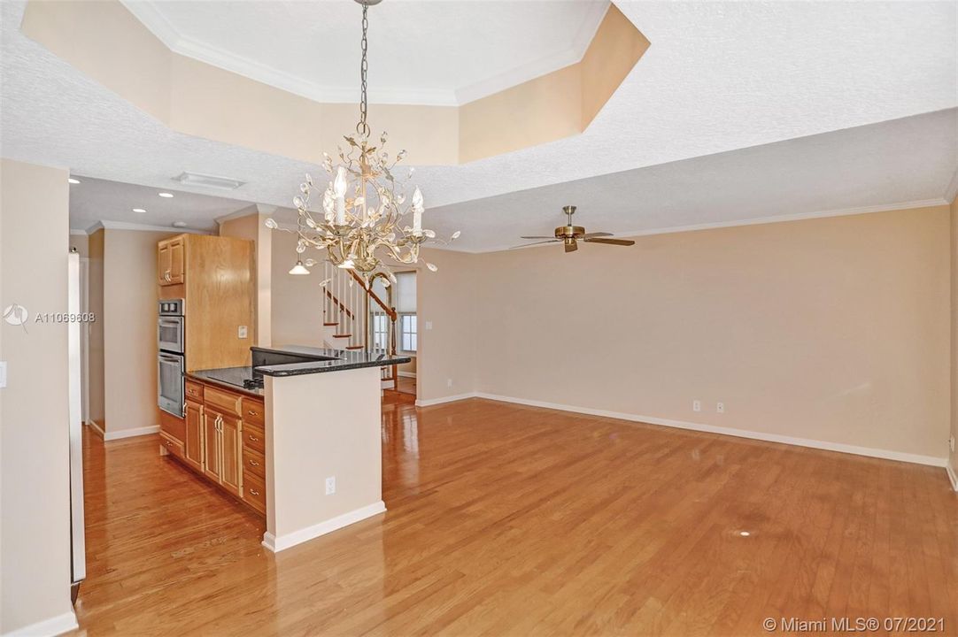 Недавно продано: $699,000 (3 спален, 2 ванн, 1618 Квадратных фут)