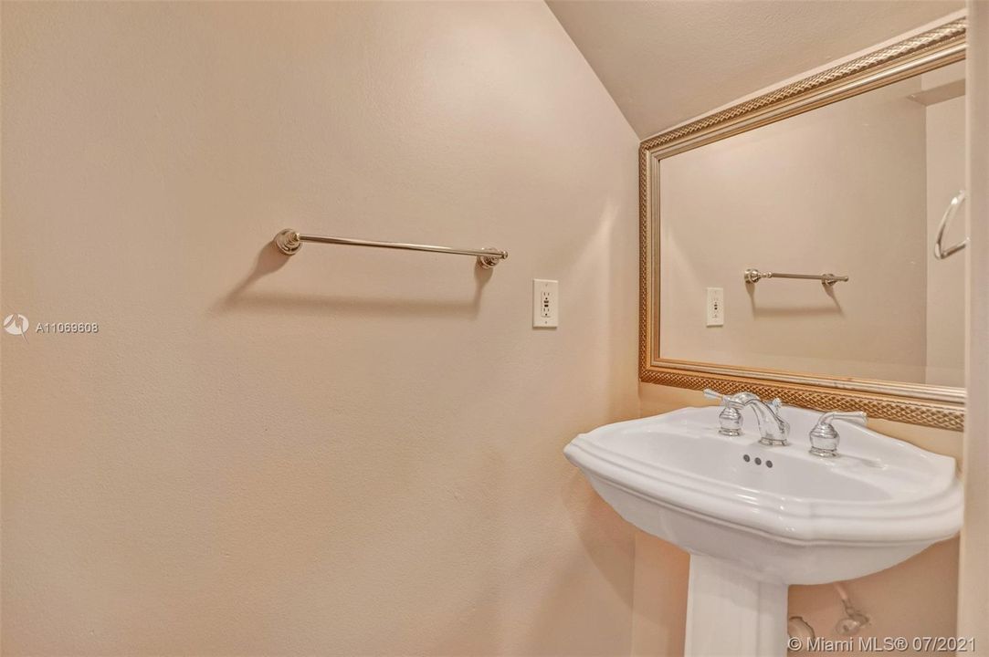 Недавно продано: $699,000 (3 спален, 2 ванн, 1618 Квадратных фут)