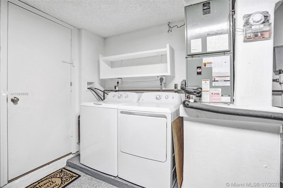 Недавно продано: $699,000 (3 спален, 2 ванн, 1618 Квадратных фут)