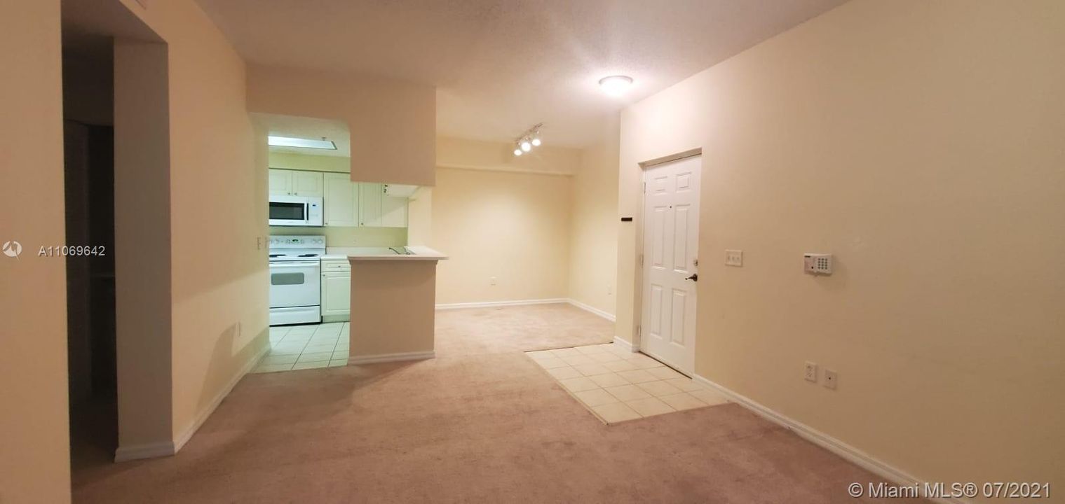 Recently Rented: $1,400 (1 beds, 1 baths, 768 Square Feet)