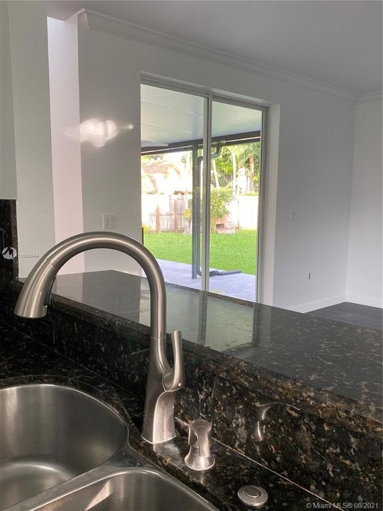 Recientemente alquilado: $4,400 (5 camas, 3 baños, 2701 Pies cuadrados)