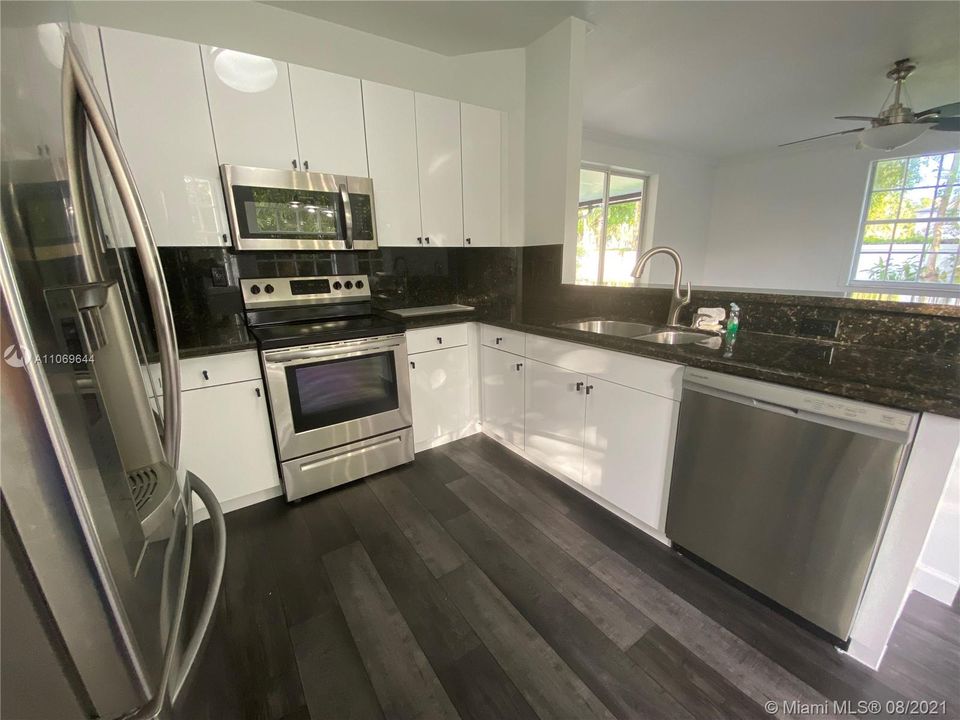Recientemente alquilado: $4,400 (5 camas, 3 baños, 2701 Pies cuadrados)