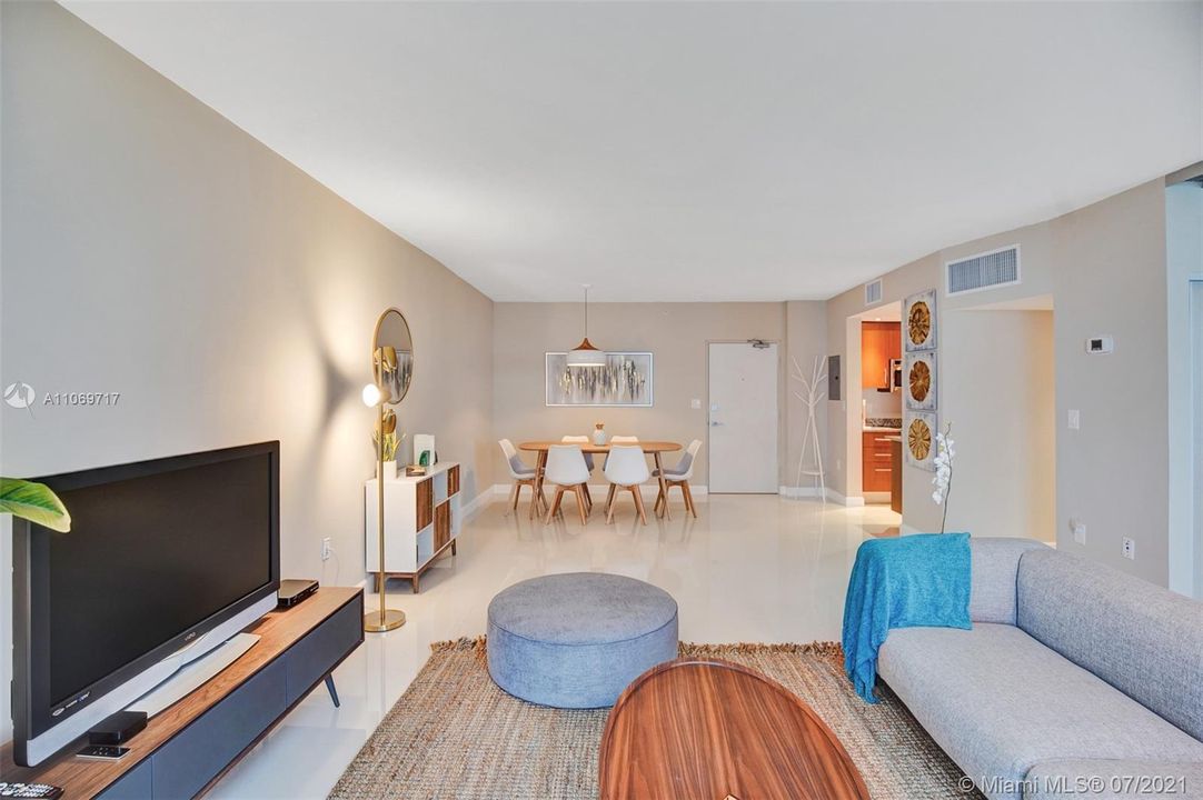 Recently Sold: $939,000 (2 beds, 2 baths, 1056 Square Feet)