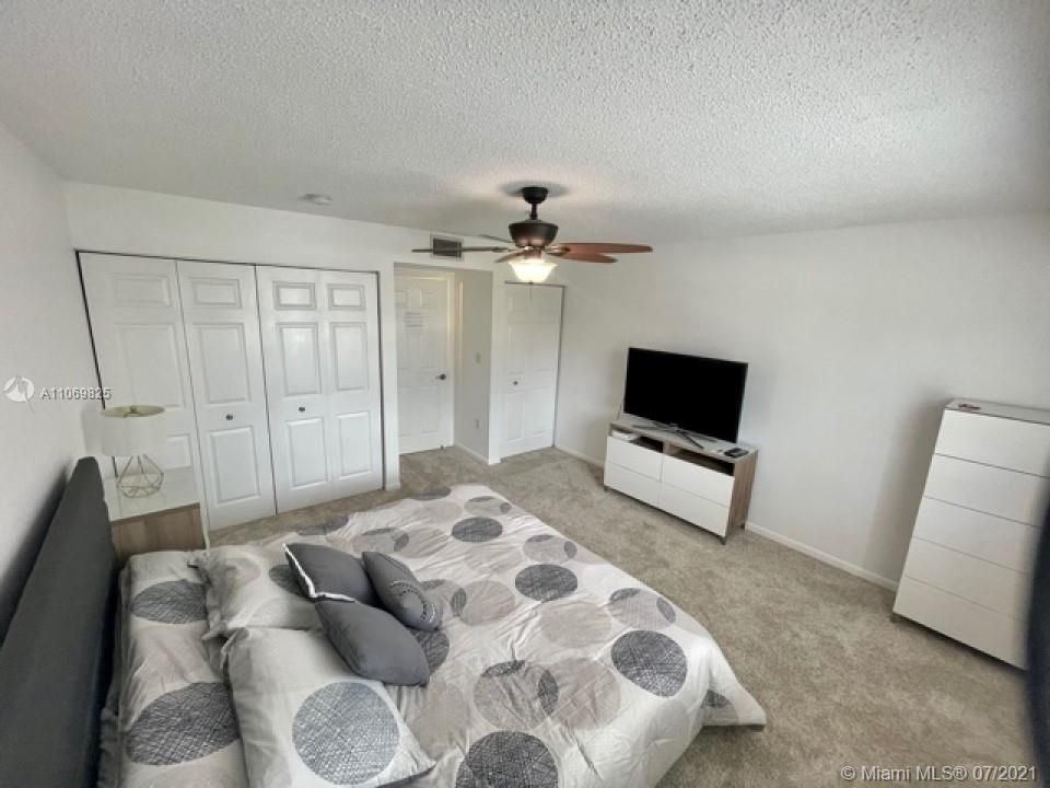 Recently Rented: $2,100 (1 beds, 1 baths, 859 Square Feet)