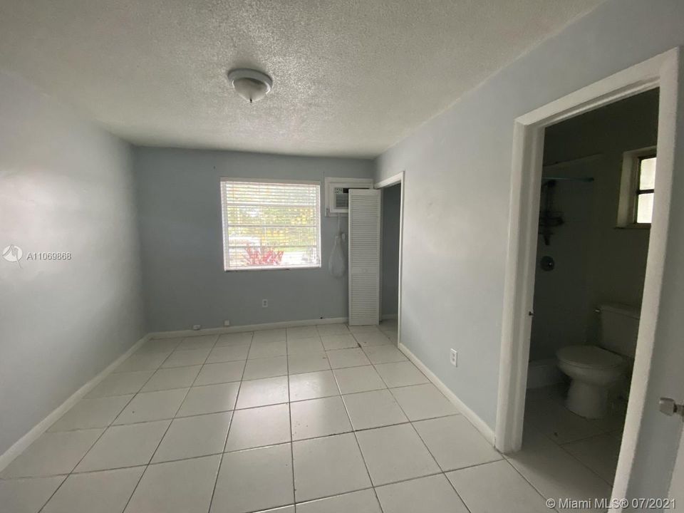 Recently Rented: $900 (1 beds, 1 baths, 500 Square Feet)