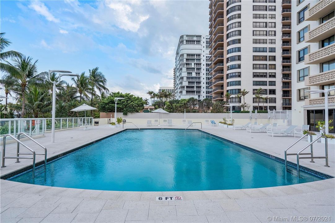 Recently Sold: $485,000 (2 beds, 2 baths, 1412 Square Feet)