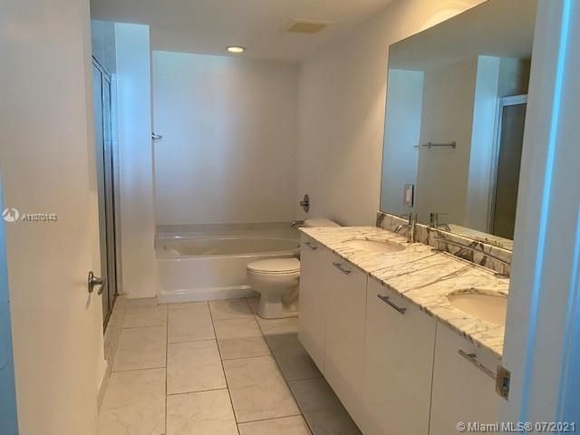 Recently Rented: $4,700 (2 beds, 2 baths, 1120 Square Feet)