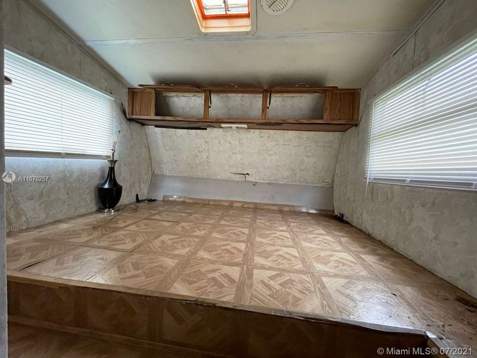 Recently Rented: $750 (0 beds, 1 baths, 240 Square Feet)