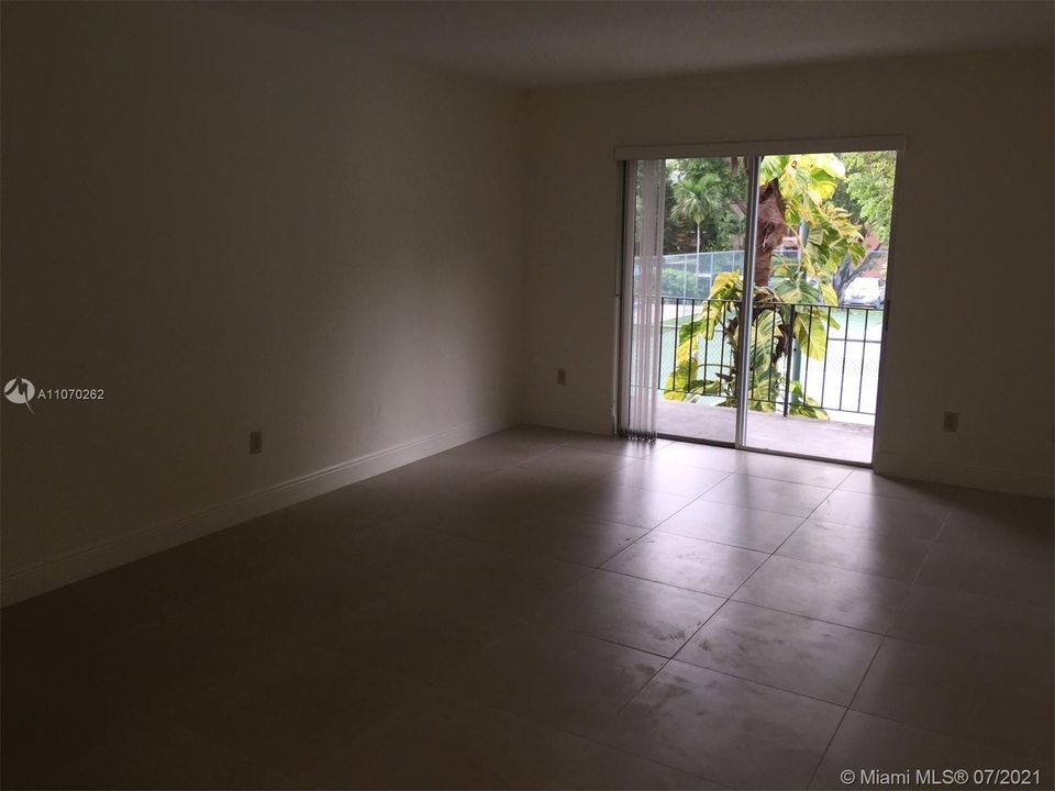 Recently Rented: $1,350 (1 beds, 1 baths, 709 Square Feet)