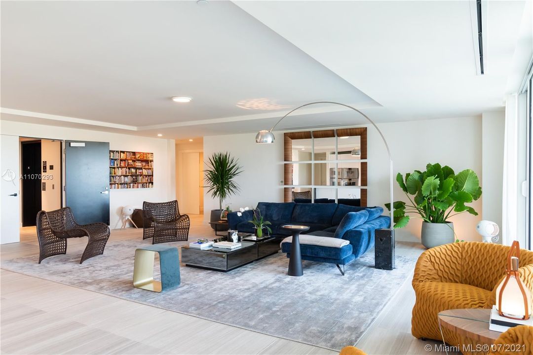 Recently Sold: $4,150,000 (3 beds, 3 baths, 3207 Square Feet)