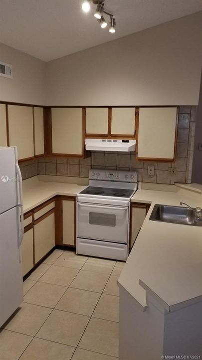 Recently Sold: $180,000 (2 beds, 2 baths, 858 Square Feet)