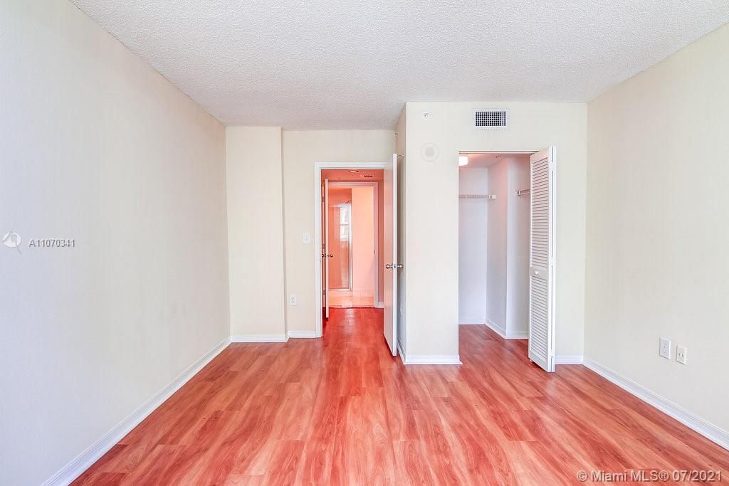 Recently Rented: $3,140 (2 beds, 2 baths, 1238 Square Feet)