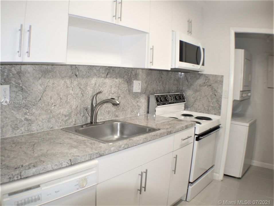 Recently Rented: $1,490 (1 beds, 1 baths, 812 Square Feet)