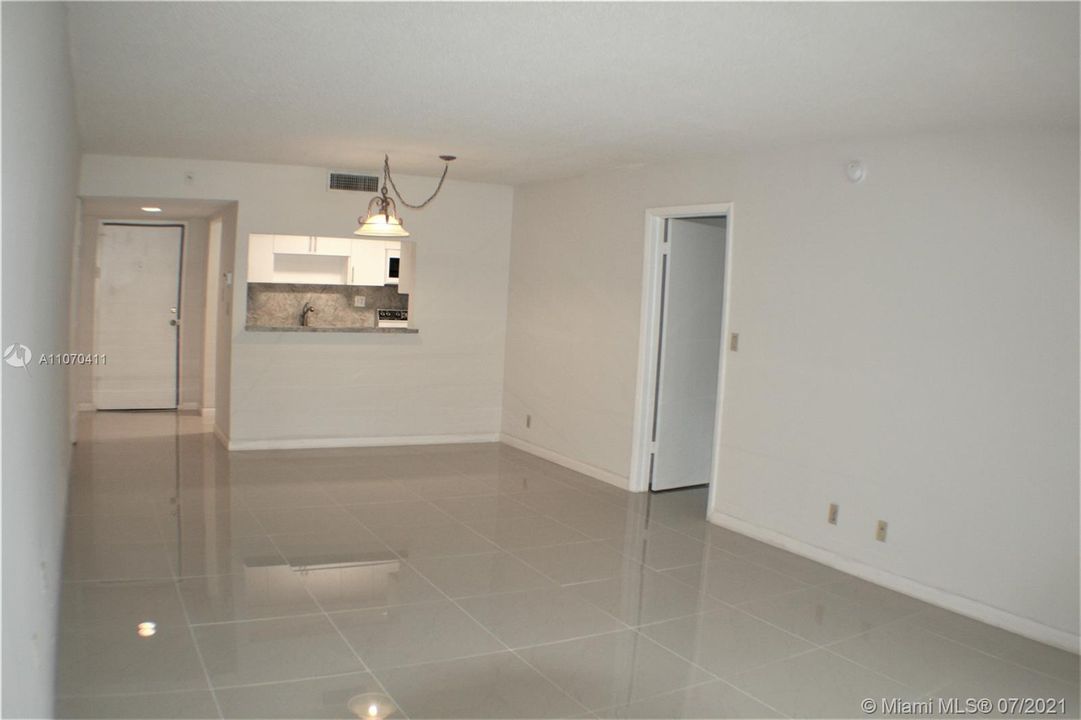 Recently Rented: $1,490 (1 beds, 1 baths, 812 Square Feet)