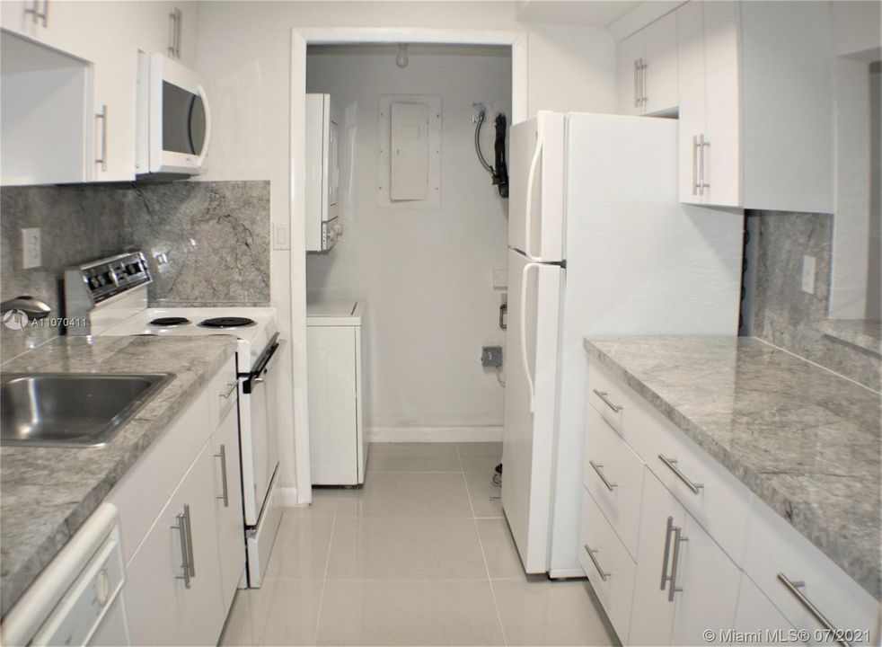 Recently Rented: $1,490 (1 beds, 1 baths, 812 Square Feet)