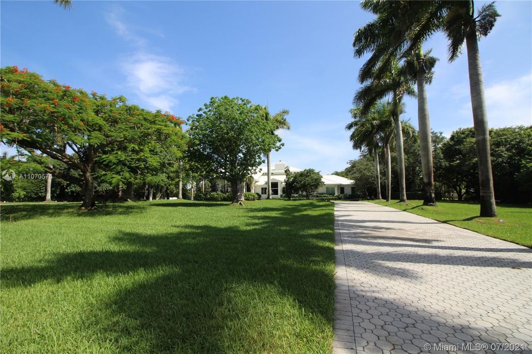 Recently Sold: $5,000,000 (7 beds, 6 baths, 10893 Square Feet)