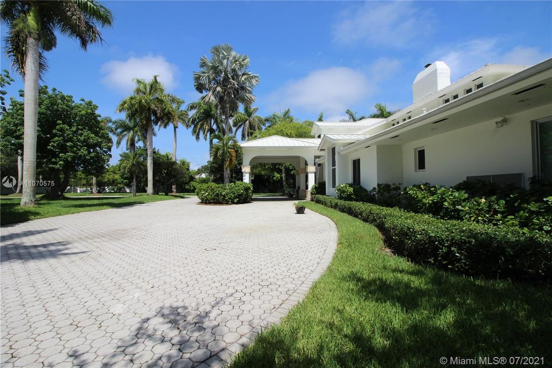 Recently Sold: $5,000,000 (7 beds, 6 baths, 10893 Square Feet)