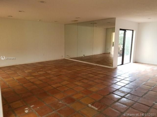 Vendido Recientemente: $63,000 (3 camas, 2 baños, 1847 Pies cuadrados)