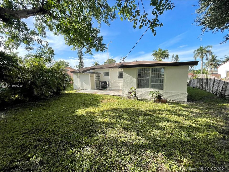 Recently Sold: $329,000 (4 beds, 2 baths, 1116 Square Feet)