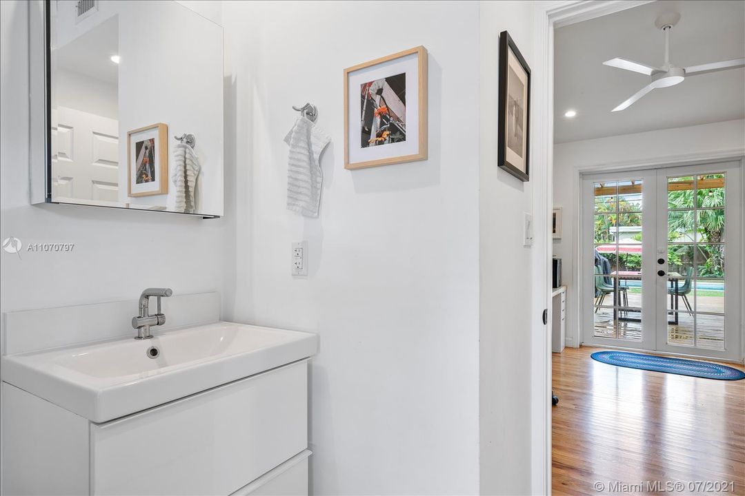 Recently Sold: $899,000 (3 beds, 2 baths, 1506 Square Feet)