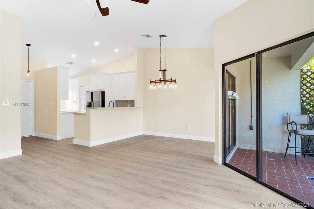 Recently Sold: $295,000 (2 beds, 2 baths, 1216 Square Feet)