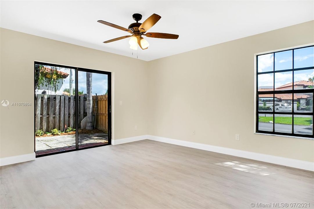 Recently Sold: $295,000 (2 beds, 2 baths, 1216 Square Feet)