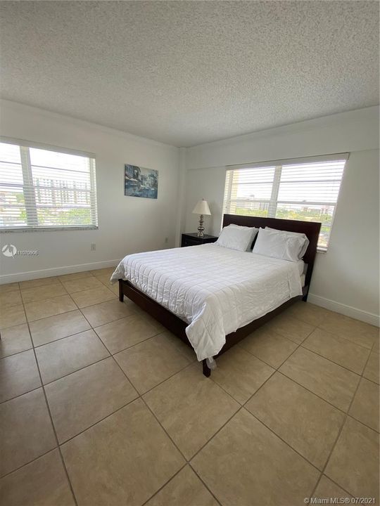 Recently Rented: $2,095 (1 beds, 1 baths, 850 Square Feet)