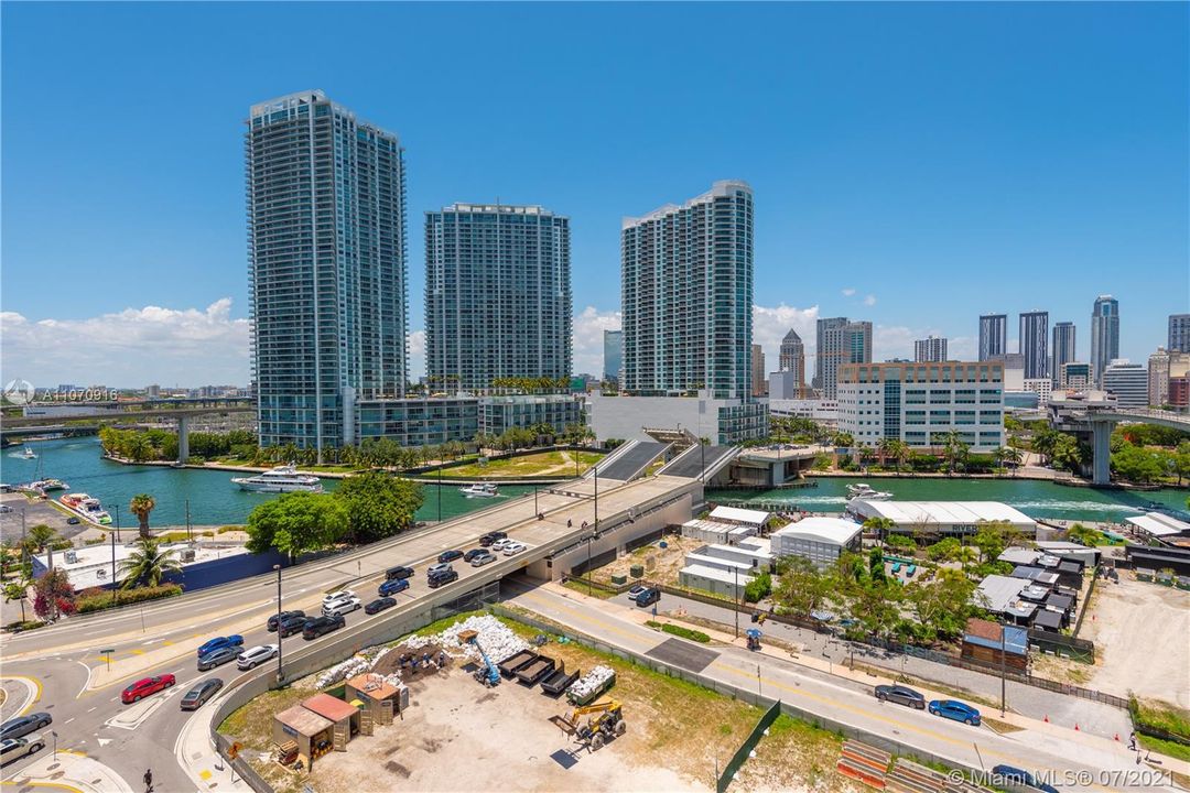 Recently Sold: $1,216,000 (3 beds, 3 baths, 2043 Square Feet)