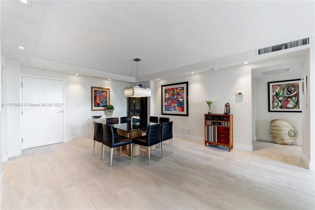 Recently Sold: $699,000 (2 beds, 2 baths, 1373 Square Feet)