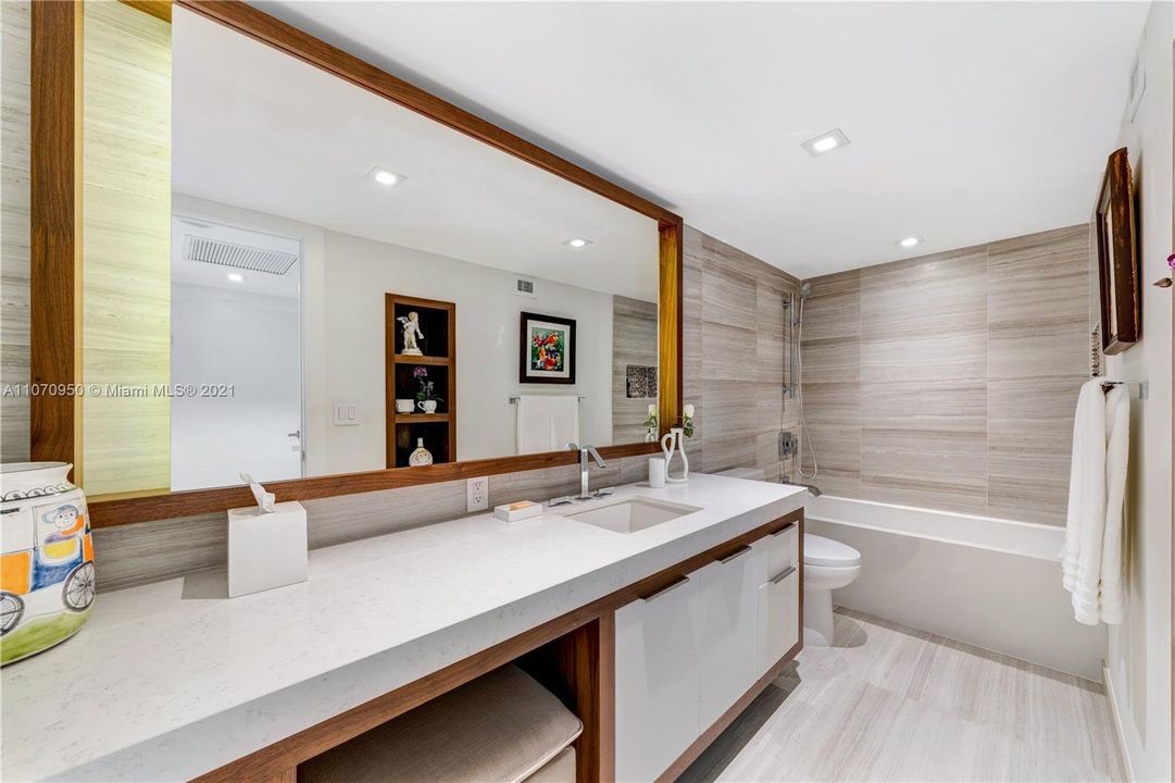 最近售出: $699,000 (2 贝兹, 2 浴室, 1373 平方英尺)
