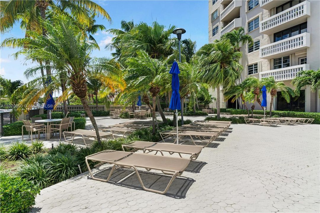 Recently Sold: $699,000 (2 beds, 2 baths, 1373 Square Feet)