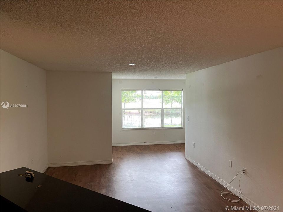Recently Rented: $1,450 (1 beds, 1 baths, 743 Square Feet)